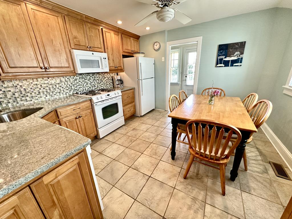 BEACH BLOCK - HOWARD STREET | Photo 21