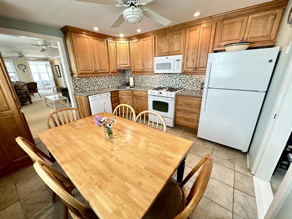 BEACH BLOCK - HOWARD STREET | Photo 22