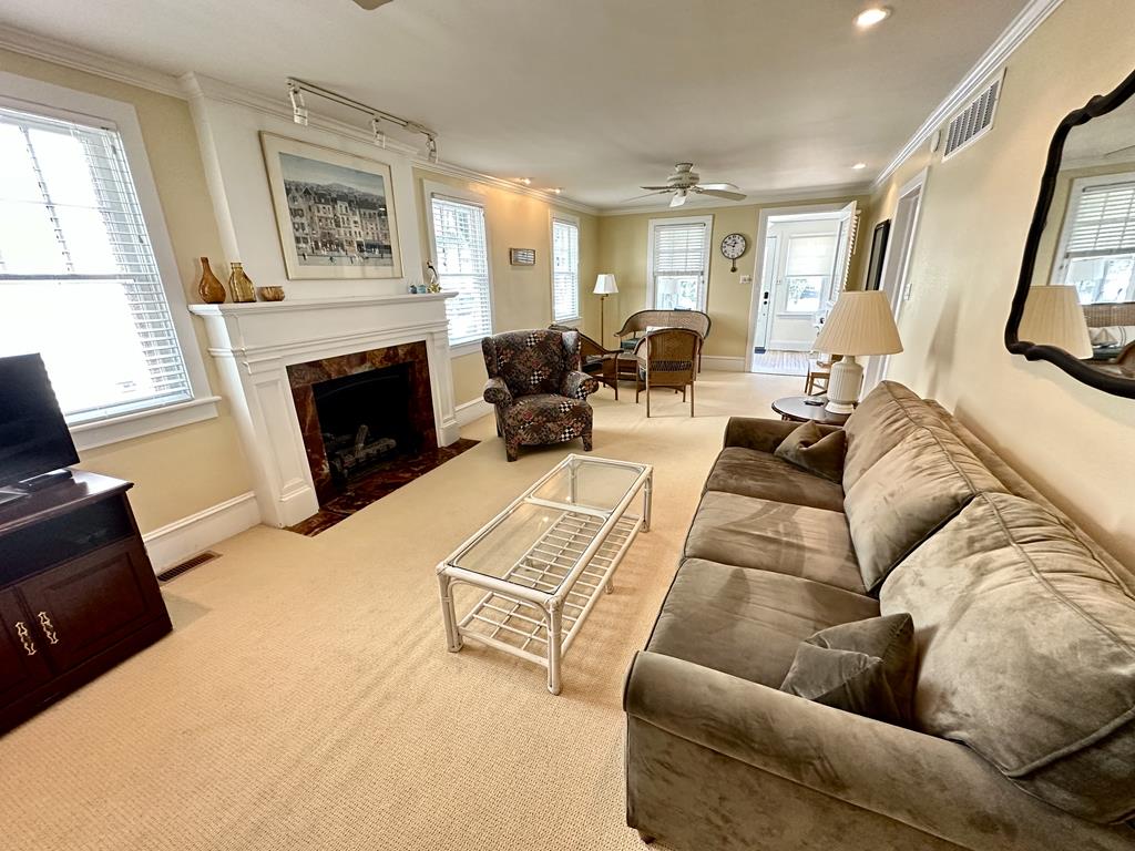 BEACH BLOCK - HOWARD STREET | Photo 9