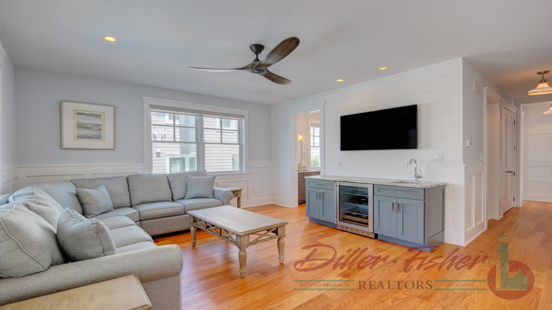 7688 Dune Drive, Avalon (Mid-Island)