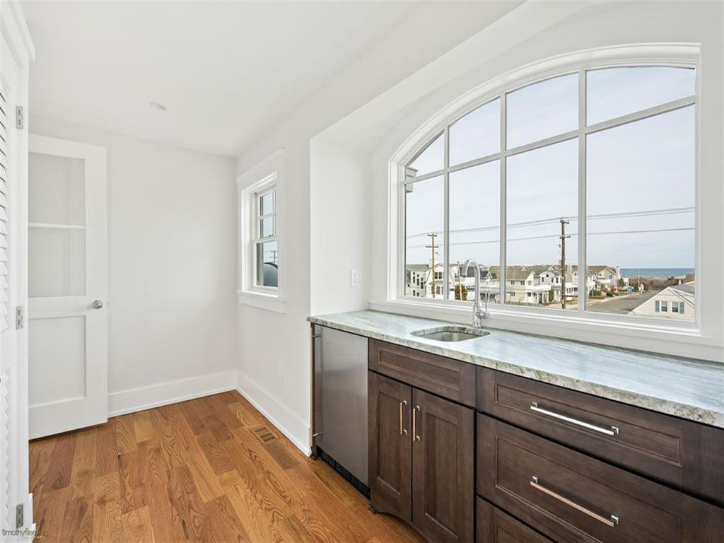 7688 Dune Drive, Avalon (Mid-Island)