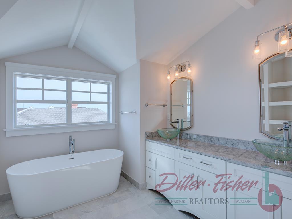 7688 Dune Drive, Avalon (Mid-Island)